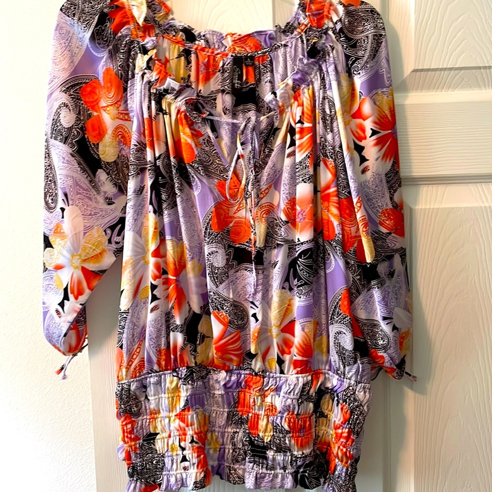 Essentials by Milano blouse with pretty multi color print. Size Large.